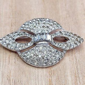 Brooch Pin Clear Rhinestones Silver Tone Metal Vintage Fashion Jewelry